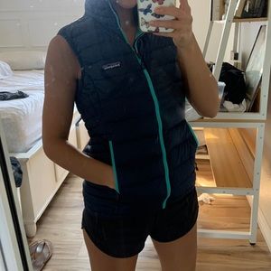 Patagonia sleeveless puffer size XS worn 1 no tags Super new and ready 2 be urs